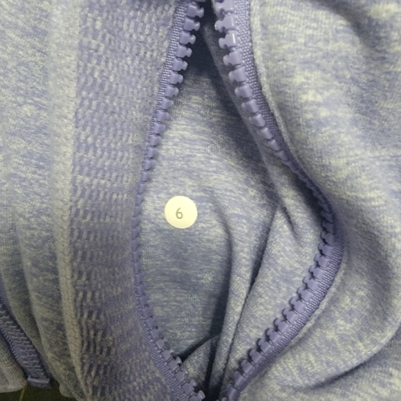 Lululemon define jacket st 6. In great shape - Picture 8 of 8